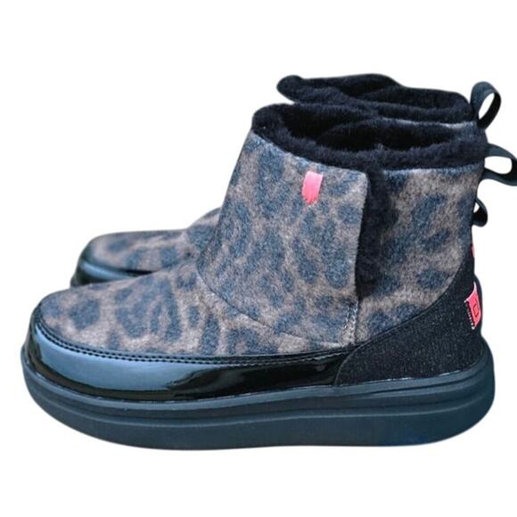 NWT Hey Dudes Mel Leo Black Lepoard Print Boots Youth 4 Ladies 5 Fur Liner snow - Picture 1 of 11